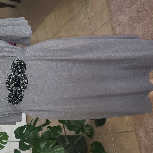 Clues New York 6 oversized flutter sleeve jewel adorned waist vneck - Picture 5 of 11